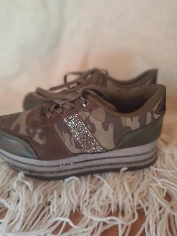 Sneakers camouflage  beschikbaar voor biedingen
