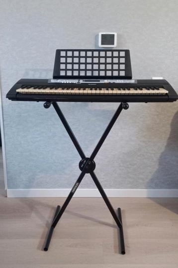 Yamaha keyboard PSR E213 + standaard beschikbaar voor biedingen