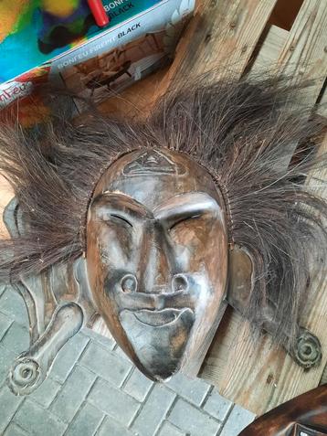 Houten masker voor aan de muur  beschikbaar voor biedingen