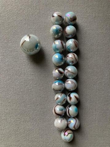 Prachtige parelmoer knikkers beschikbaar voor biedingen