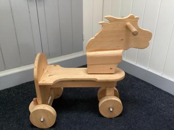 Houten loopfiets koe beschikbaar voor biedingen
