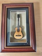 Miniatuur Gitaar in Lijst, Antiek en Kunst, Ophalen of Verzenden