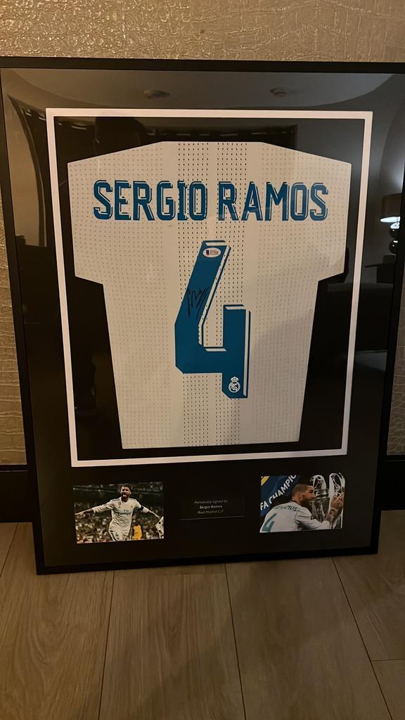 Gesigneerd Sergio Ramos shirt met Beckett COA, Verzamelen, Sportartikelen en Voetbal, Zo goed als nieuw, Shirt, Buitenlandse clubs