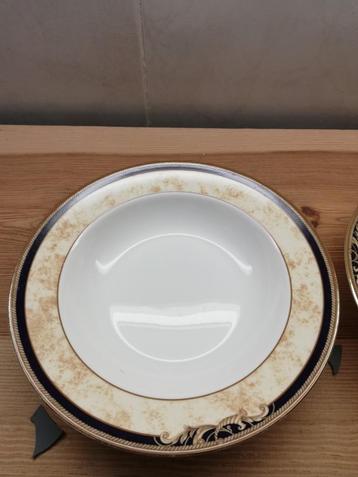 Set van 2 diepe borden Wedgwood Cornucopia beschikbaar voor biedingen