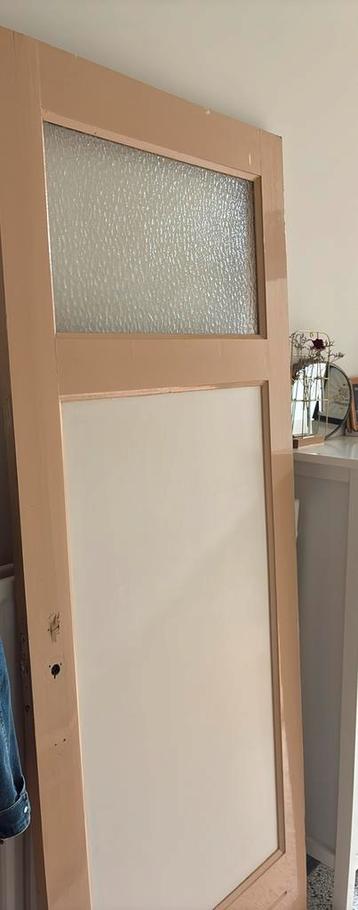 Mooie paneeldeur met glas beschikbaar voor biedingen