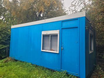 Nette unit, laminaat binnen. 3 x 6 meter beschikbaar voor biedingen