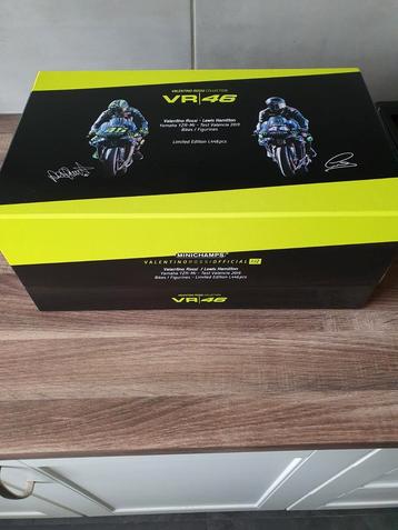 Valentino Rossi en lewis hamilton valencia 2019 schaal 1/12 beschikbaar voor biedingen