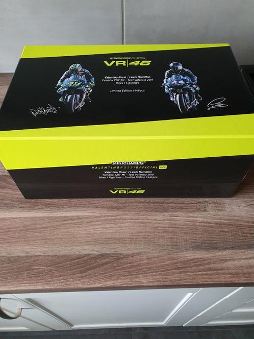Valentino Rossi en lewis hamilton valencia 2019 schaal 1/12, Verzamelen, Automerken, Motoren en Formule 1, Nieuw, Motoren, Verzenden