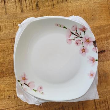 Nieuw servies  beschikbaar voor biedingen