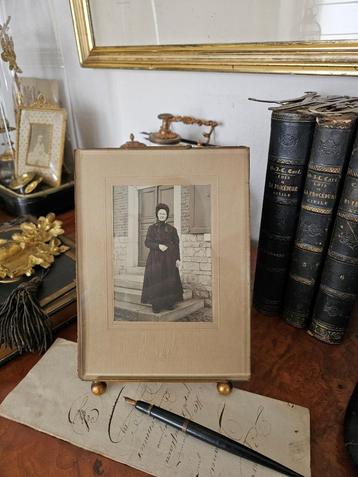 GROOT antiek fotolijstje met bolpoten / klemlijst facet glas beschikbaar voor biedingen