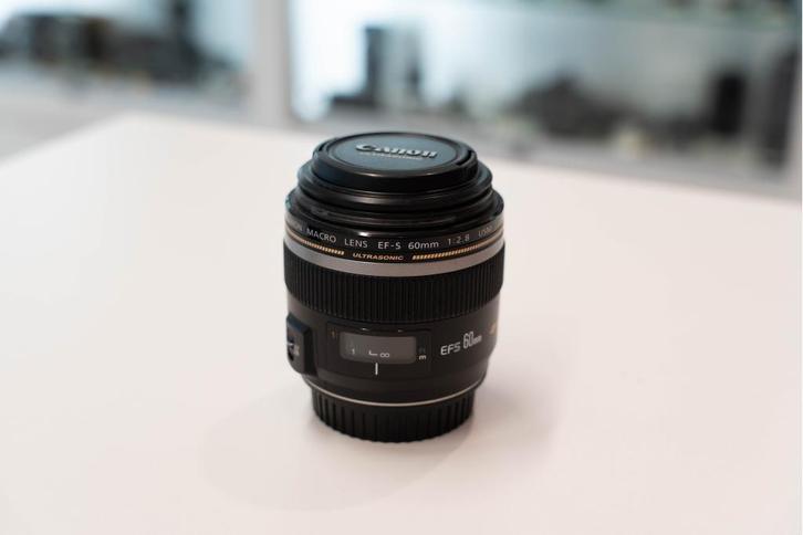 Canon EFS 60mm Macrolens f2.8 USM (Foto-Groep Doorn), Audio, Tv en Foto, Fotografie | Lenzen en Objectieven, Zo goed als nieuw
