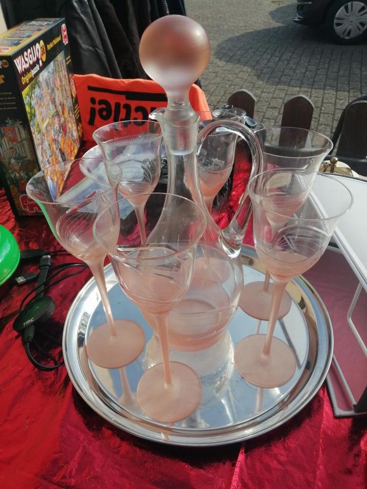 Glazen set karaf + 6 zalmroze wijnglazen, Antiek en Kunst, Antiek | Glas en Kristal, Ophalen of Verzenden