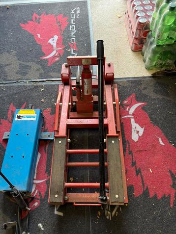 Motor krik en motorlift krik 125 euro beschikbaar voor biedingen