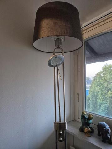 Staande lamp beschikbaar voor biedingen