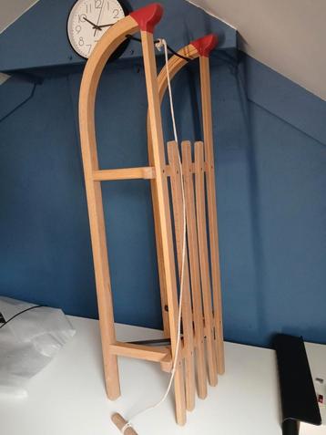 Houten slee - Klassiek model beschikbaar voor biedingen