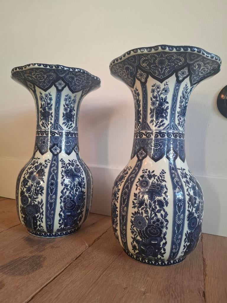 Twee Delft Blauwe Vazen - 30cm Hoog, Antiek en Kunst, Ophalen