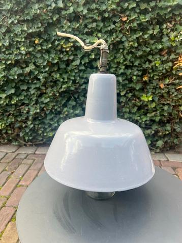 Vintage Emaille Lamp - Grijs/wit beschikbaar voor biedingen