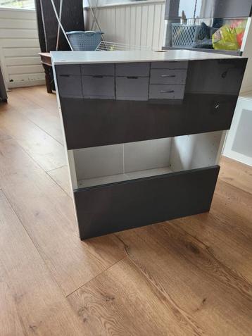 Besta ikea kast met deur en scharnieren en eventueel planken beschikbaar voor biedingen