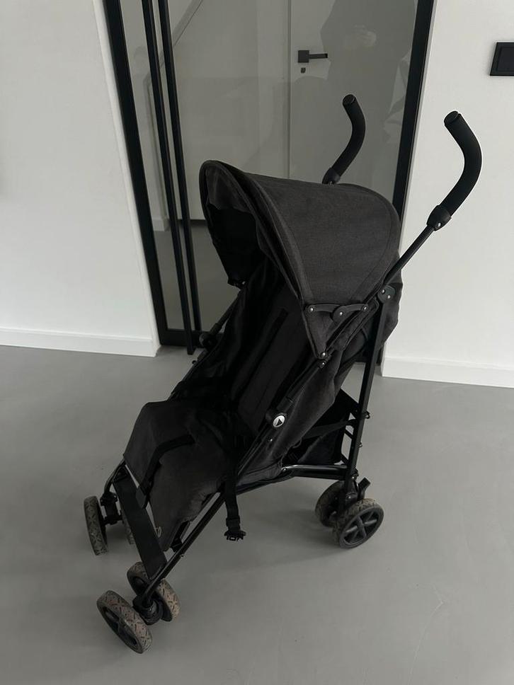 Stevige soepel rijdende buggy  met ligt stand   en handig!, Kinderen en Baby's, Buggy's, Gebruikt, Maclaren, Zonnekap, Ophalen of Verzenden