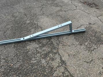 25 Daksteunen voor het plaatsen van zonnepanelen op platdak beschikbaar voor biedingen