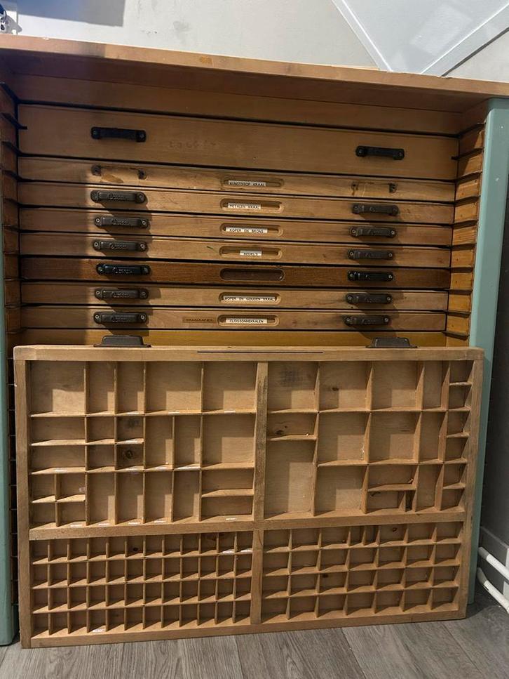 Antieke Letterkast met Veel Vakken, Huis en Inrichting, Kasten | Dressoirs, Gebruikt, 50 tot 100 cm, 25 tot 50 cm, Met lade(s)