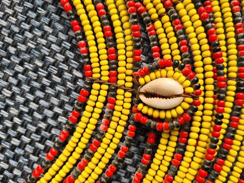 Oude MASSAI KETTING geel/rood Afrika Kenia Tanzania, Antiek en Kunst, Kunst | Niet-Westerse kunst, Ophalen of Verzenden