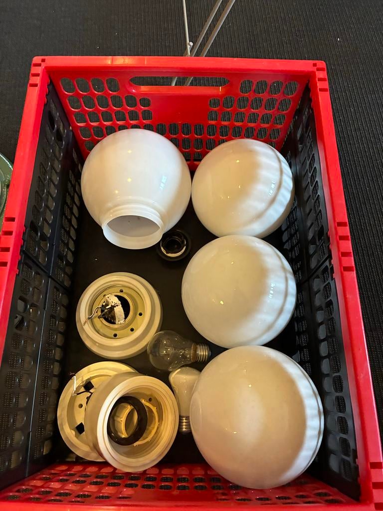 Oude plafondlampen met glazen bol, Huis en Inrichting, Lampen | Lampenkappen, Ophalen, Gebruikt, Wit, Rond