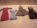 Barbie kleertjes 3jurkjes roodblauw jurkje is vintage, Ophalen of Verzenden, Zo goed als nieuw, Fashion Doll