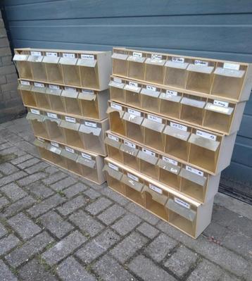 Stala kantelbakjes beschikbaar voor biedingen