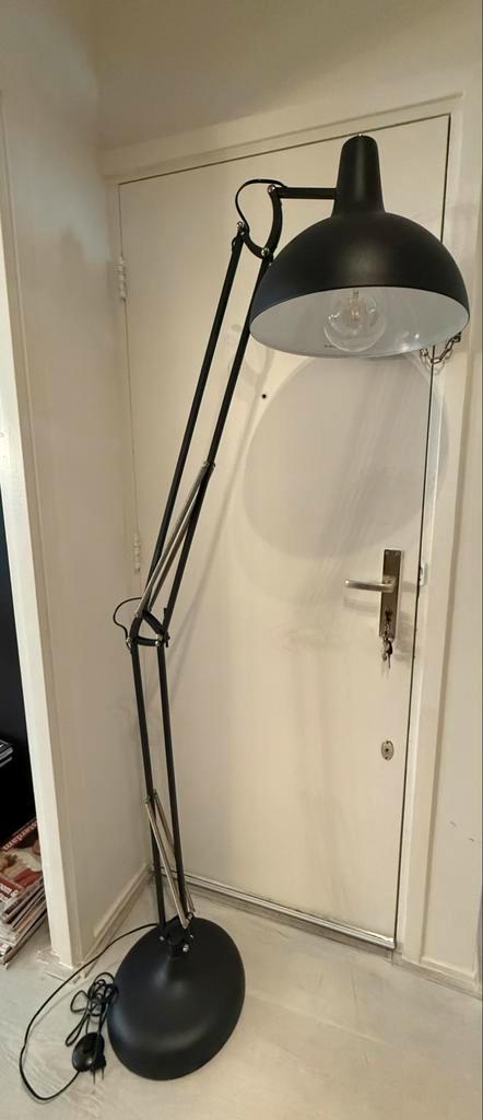 QAZQA - INDUSTRIËLE VLOERLAMP - ANTRACIET, Huis en Inrichting, Lampen | Vloerlampen, Zo goed als nieuw, 150 tot 200 cm, Metaal