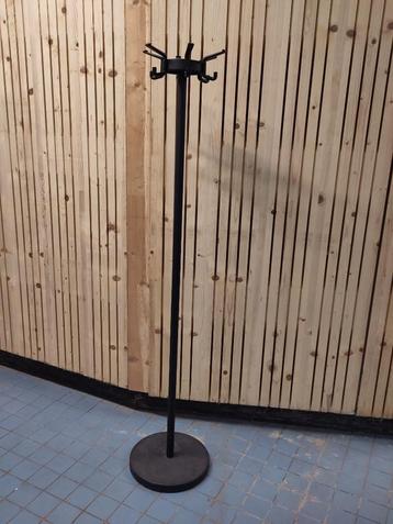 kapstok beschikbaar voor biedingen