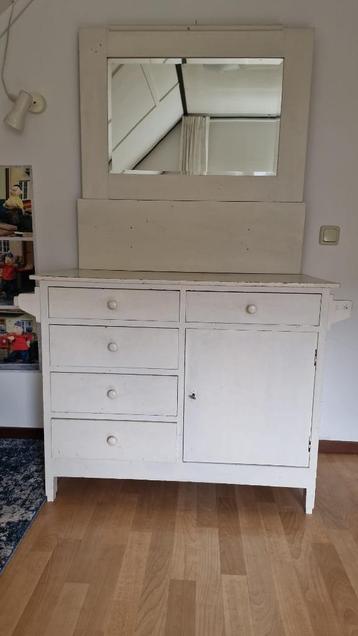 Commode beschikbaar voor biedingen