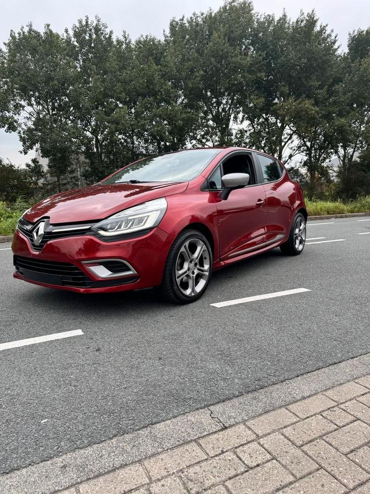 Renault Clio 1.2 TCE 88KW 5-DRS EDC 2017 Rood, Auto's, Renault, Bedrijf, Clio, Airbags, Airconditioning, Bluetooth, Centrale vergrendeling