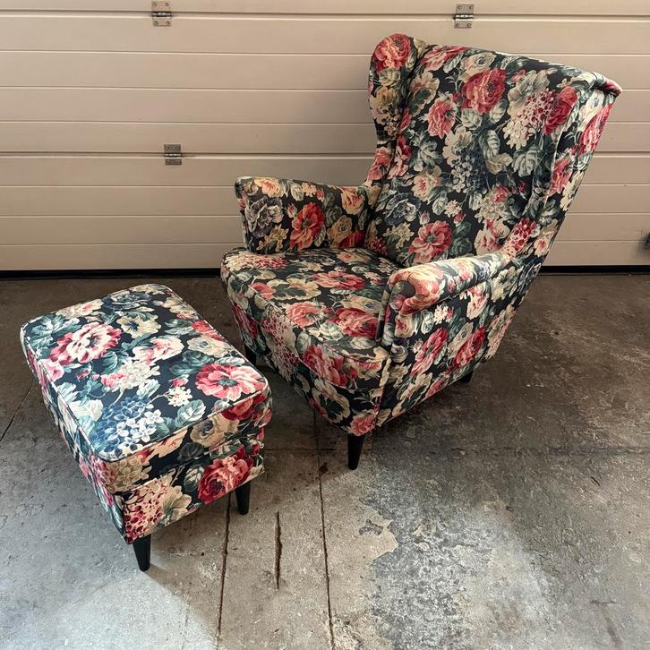Vrolijk gebloemde Ikea fauteuil met voetenbank, Huis en Inrichting, Fauteuils, Gebruikt, Ophalen