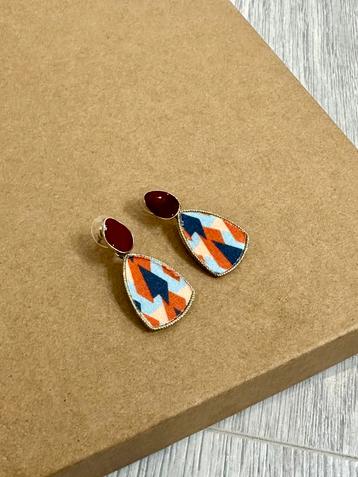 Vintage maroon design oorbellen beschikbaar voor biedingen
