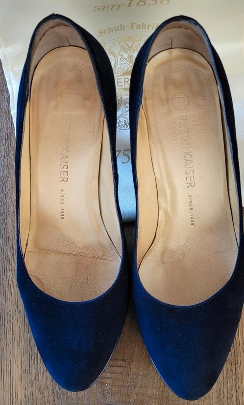 Peter Kaiser pump. Blauw suède en lakleer. Maat 38., Kleding | Dames, Schoenen, Zo goed als nieuw, Pumps, Blauw, Ophalen of Verzenden