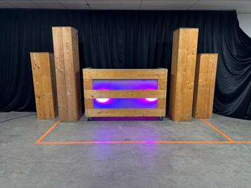 ✅ LED DJ Booth met 4 zuilen (totems) beschikbaar voor biedingen