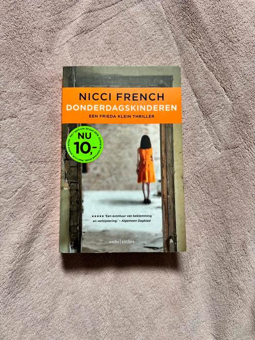 Nicci French - Donderdagskinderen, Boeken, Thrillers, Zo goed als nieuw, Nederland, Ophalen of Verzenden