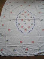 groot geborduurd tafelkleed nr NN 1236, Huis en Inrichting, Verzenden, Zo goed als nieuw, Rechthoek, Binnen