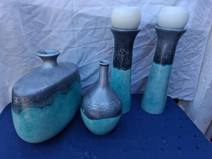4 Stuks waarvan 2 pottery vazen en 2 kaarsen standaards, Huis en Inrichting, Woonaccessoires | Vazen, Overige kleuren, Minder dan 50 cm