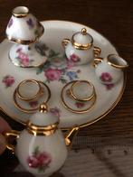Miniatuur Porseleinen Theeservies met Roosjes, Ophalen