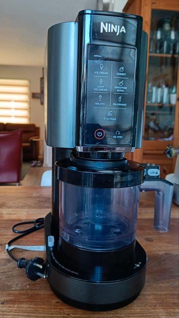 Ninja Creami IJsmachine + 6 Bekers en 2 recept boeken beschikbaar voor biedingen