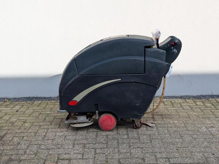 Nilfisk VIPER FANG 28T, Schrobmachine / accu's slecht, Doe-het-zelf en Verbouw, Reinigingsmachines, Gebruikt, Schrobmachine, Ophalen of Verzenden