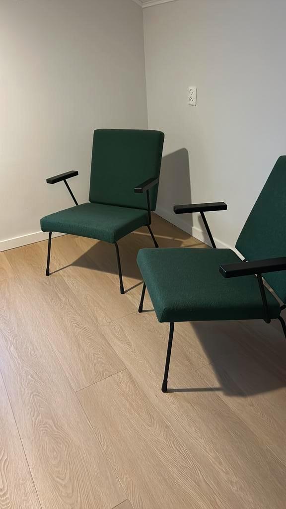 2 Fauteuils Gispen 1407 ontworpen door Wim Rietveld, Huis en Inrichting, Stoelen, Gebruikt, Twee, Metaal, Stof, Zwart, Ophalen