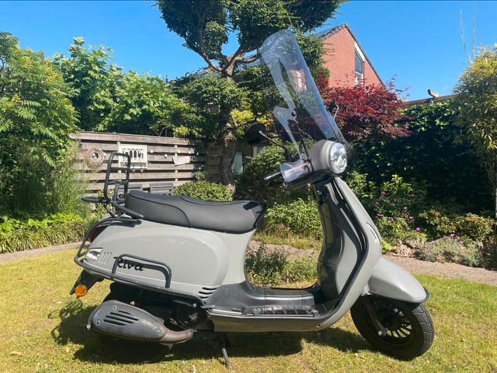 Super mooie Riva scooter (2021), slechts 3xxxkm mee gereden, Fietsen en Brommers, Scooters | Overige merken, Gebruikt, Maximaal 25 km/u