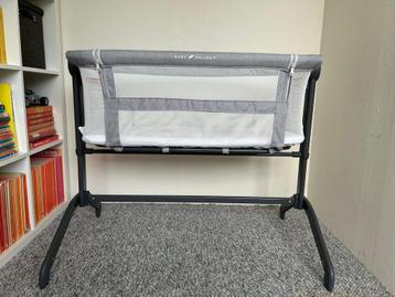 Co-sleeper in hoogte verstelbaar met anti-reflux functie beschikbaar voor biedingen