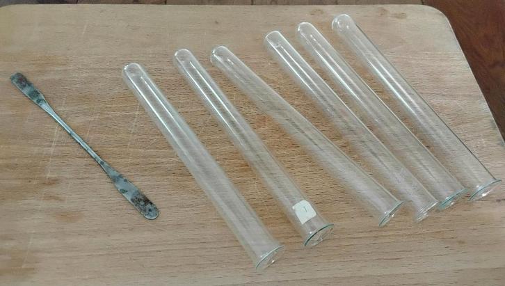 6 reageerbuisjes + 1 spatel (1x Schott Duran), Hobby en Vrije tijd, Overige Hobby en Vrije tijd, Gebruikt, Ophalen of Verzenden