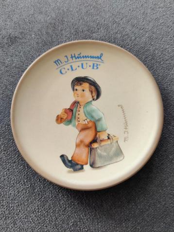 M.J. Hummel Club Bordje - Goebel Duitsland beschikbaar voor biedingen