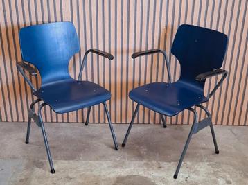 73x Vintage stoelen vlinderstoelen schoolstoelen horeca cafe beschikbaar voor biedingen