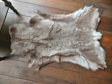 Rendierhuid kleed - Scandinavische stijl beschikbaar voor biedingen